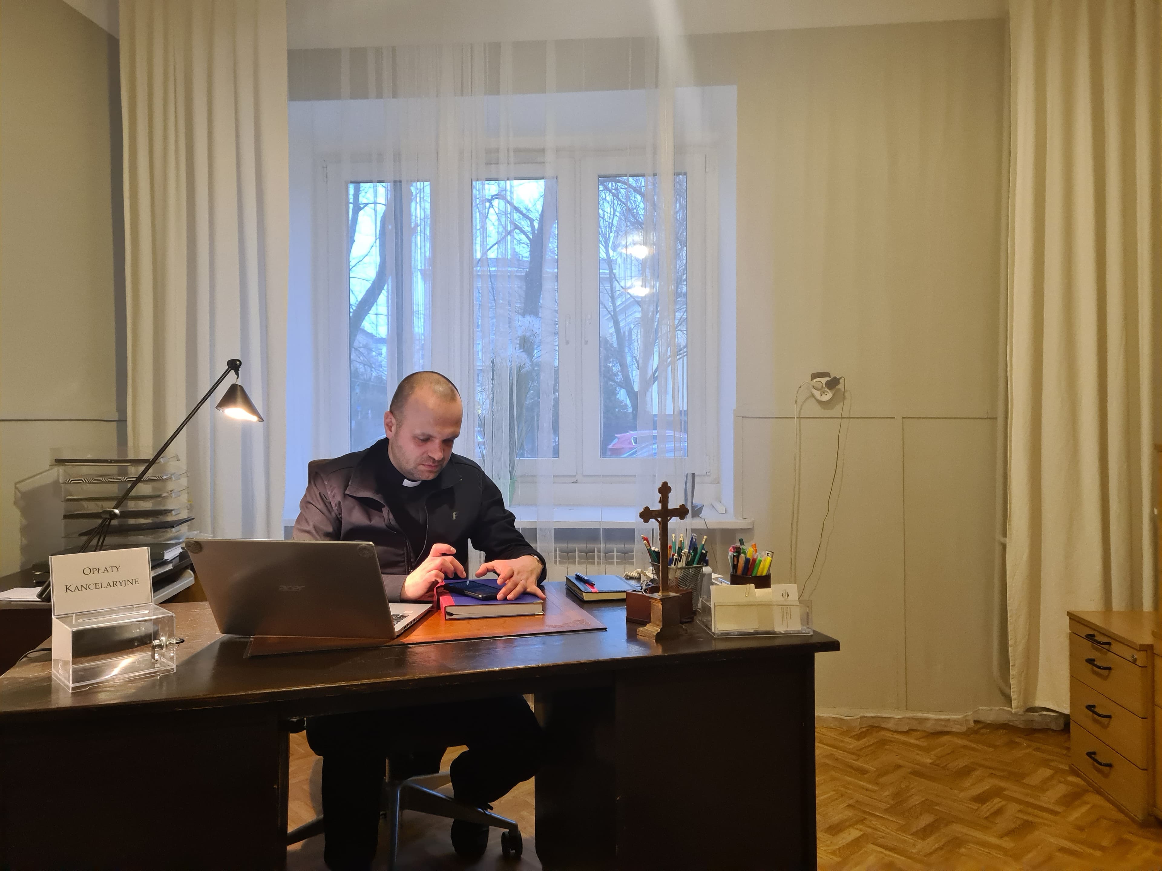 Godziny Otwarcia Tlo